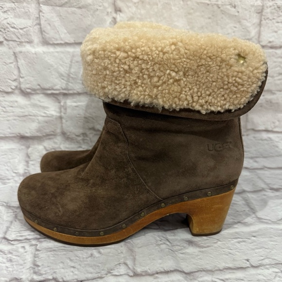 UGG Lynnea Sheepskin shearling wood clog Boots womens 8 - Picture 1 of 12